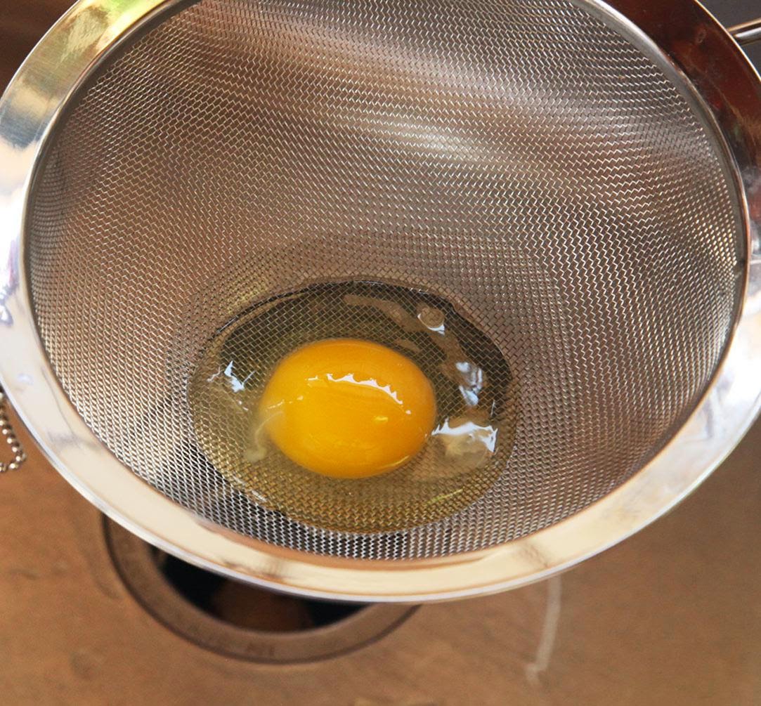 How To Make Perfect Poach Eggs - Beautiful Life Magazine